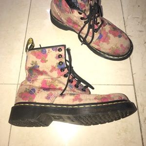 dr martens ⚡️vintage floral boots